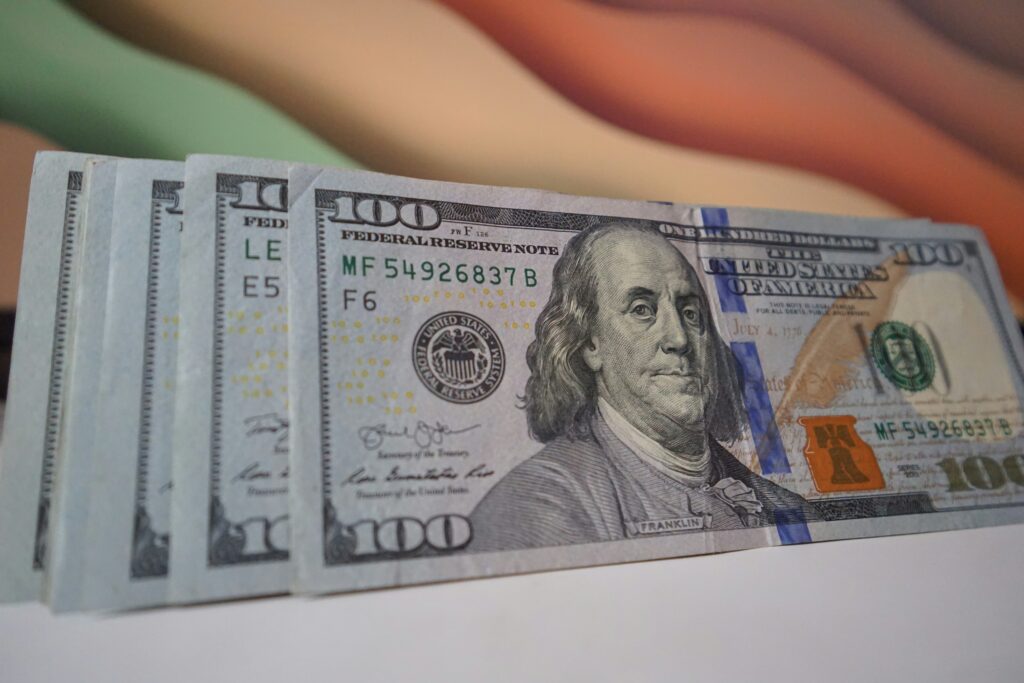 hundred_dollar_bills_stock